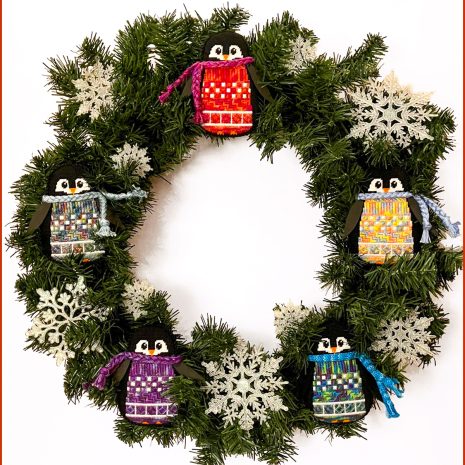 penguin-wreath needlepoint-penguins
